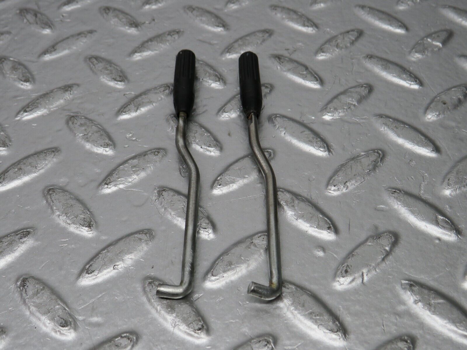 30877 Mercedes-Benz W201 190E 2.0L Front Door Lock Knob