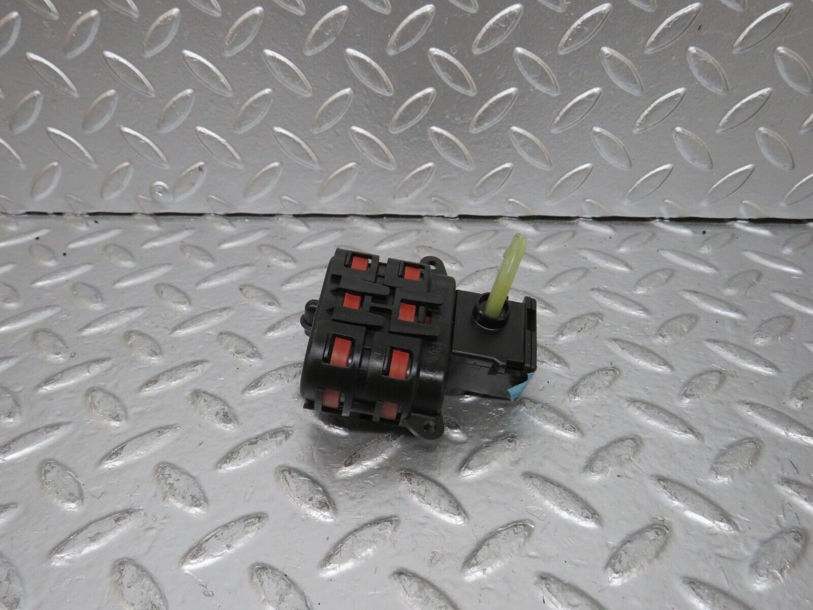 25042 Mercedes-Benz W140 S320 Heater Box Vacuum Actuator 9062700302