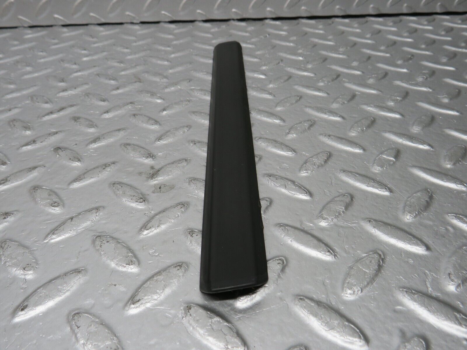 33782 Mercedes-Benz W201 190E 2.0L Front Left Fender Wing Centre Moulding Trim