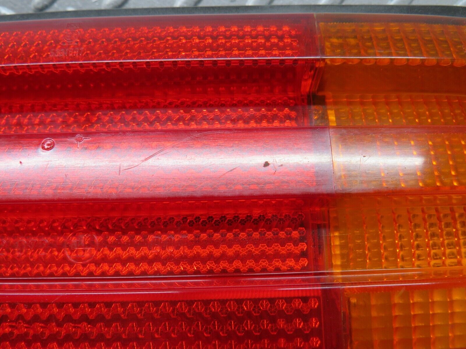 36191 Mercedes-Benz W126 420SE Tail Light & Bulb Holder Right Side 22072