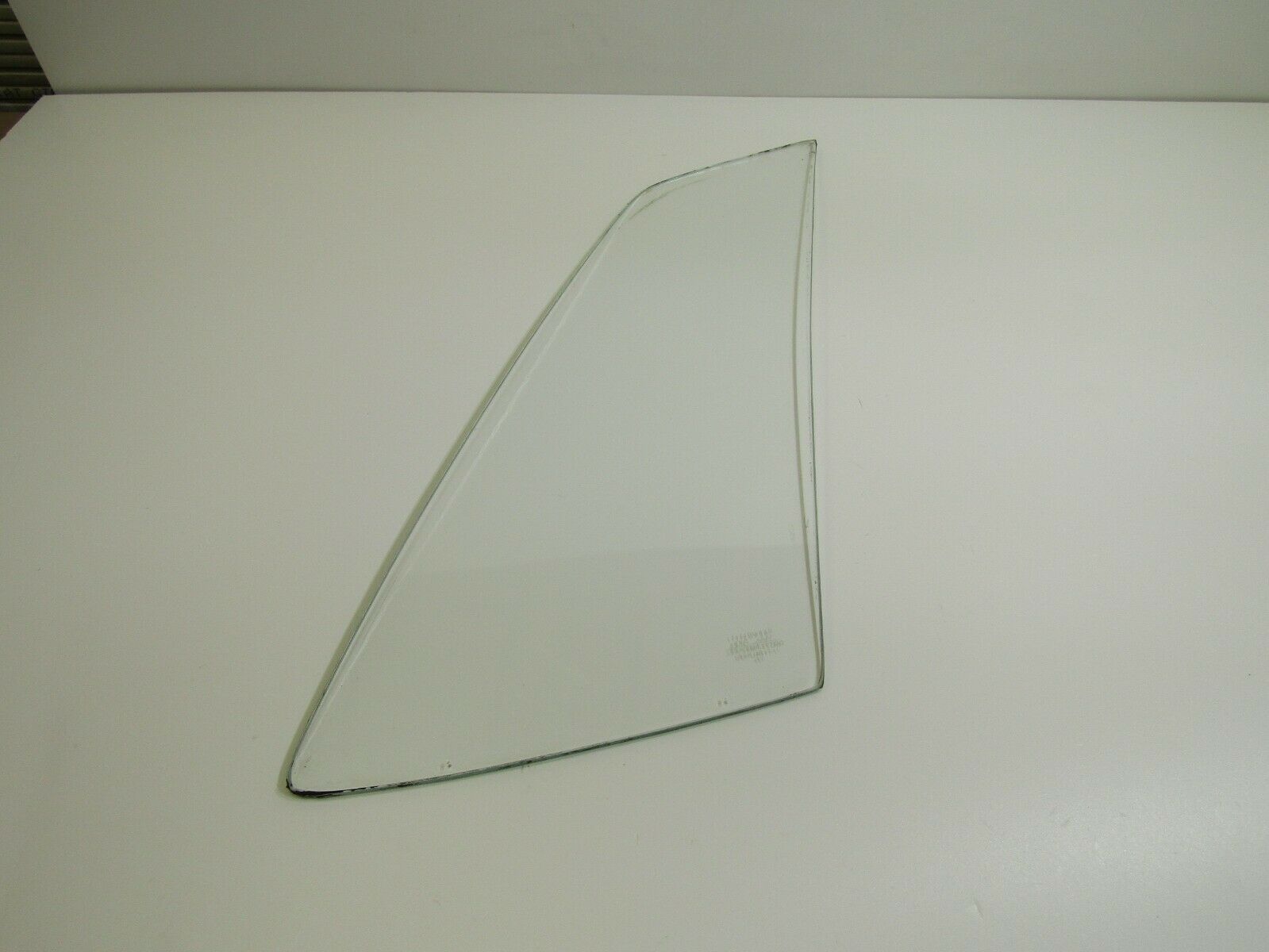 1133 Mercedes-Benz C107 350SLC Coupe Coupe Side Window Flap Right Rear Clear