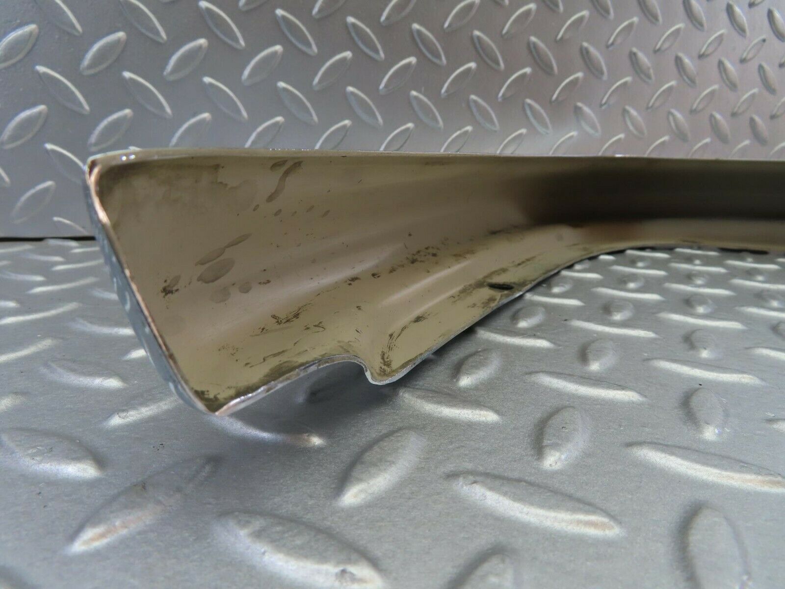 10618 Mercedes-Benz W108 Front Left Upper Bumper Corner