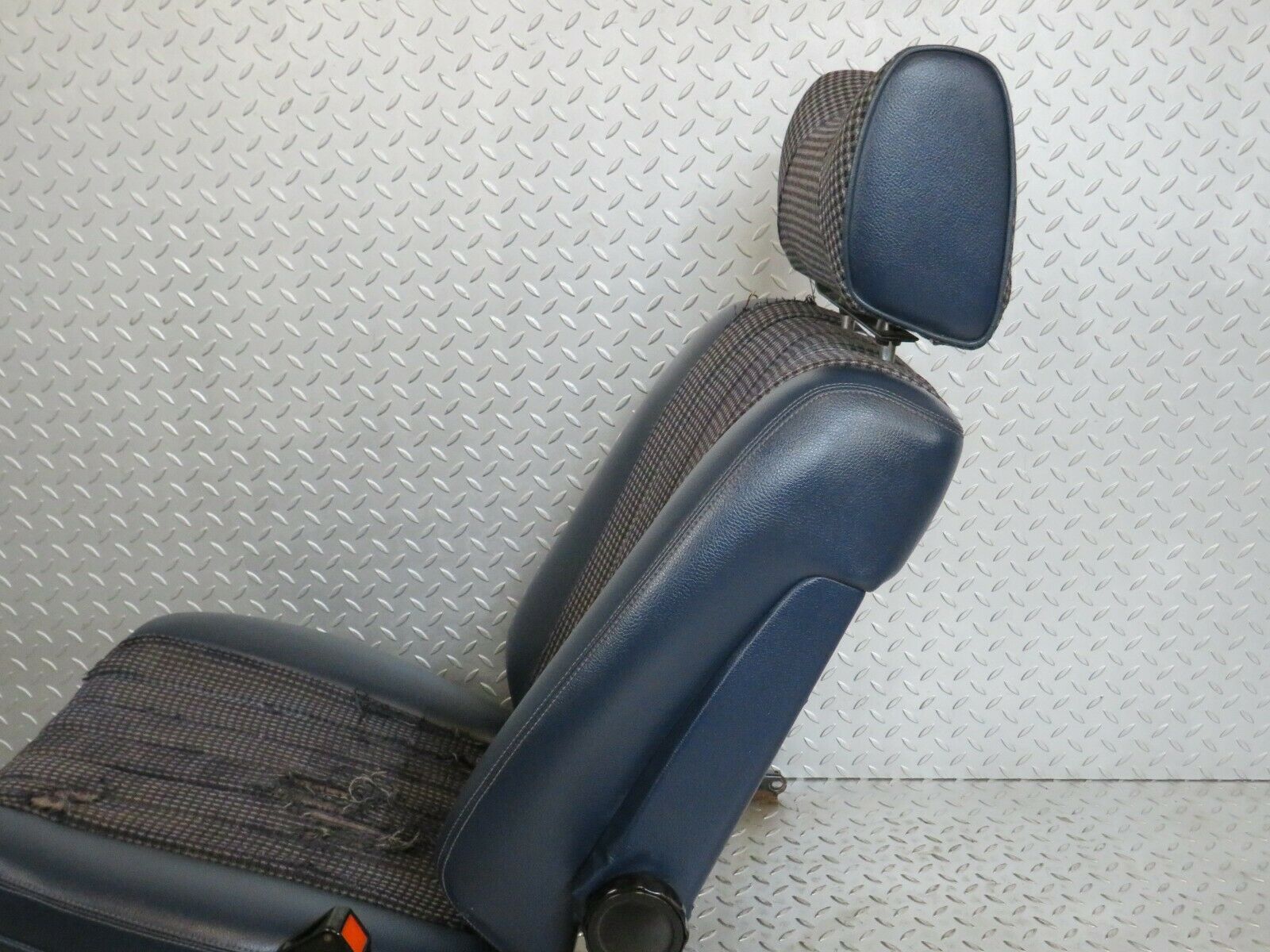 23760 Mercedes-Benz C107 450SLC Coupe Front Right Seat Blue Half Leather