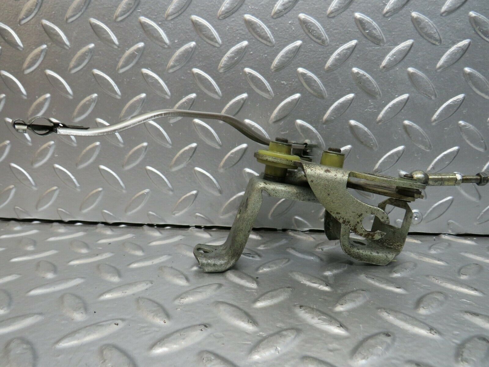 23402 Mercedes-Benz W116 350SE Throttle Linkage