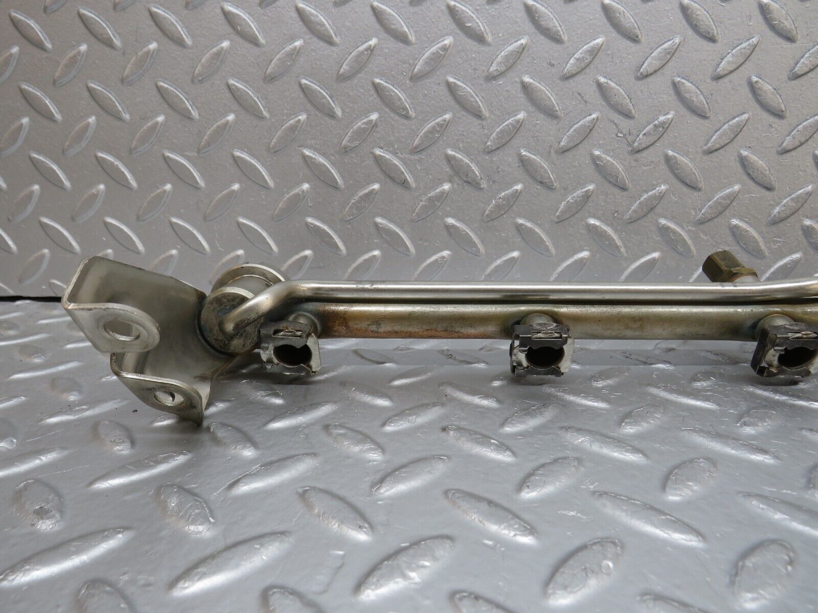 38079 Mercedes-Benz A124 320E Cabriolet Fuel Injector Rail