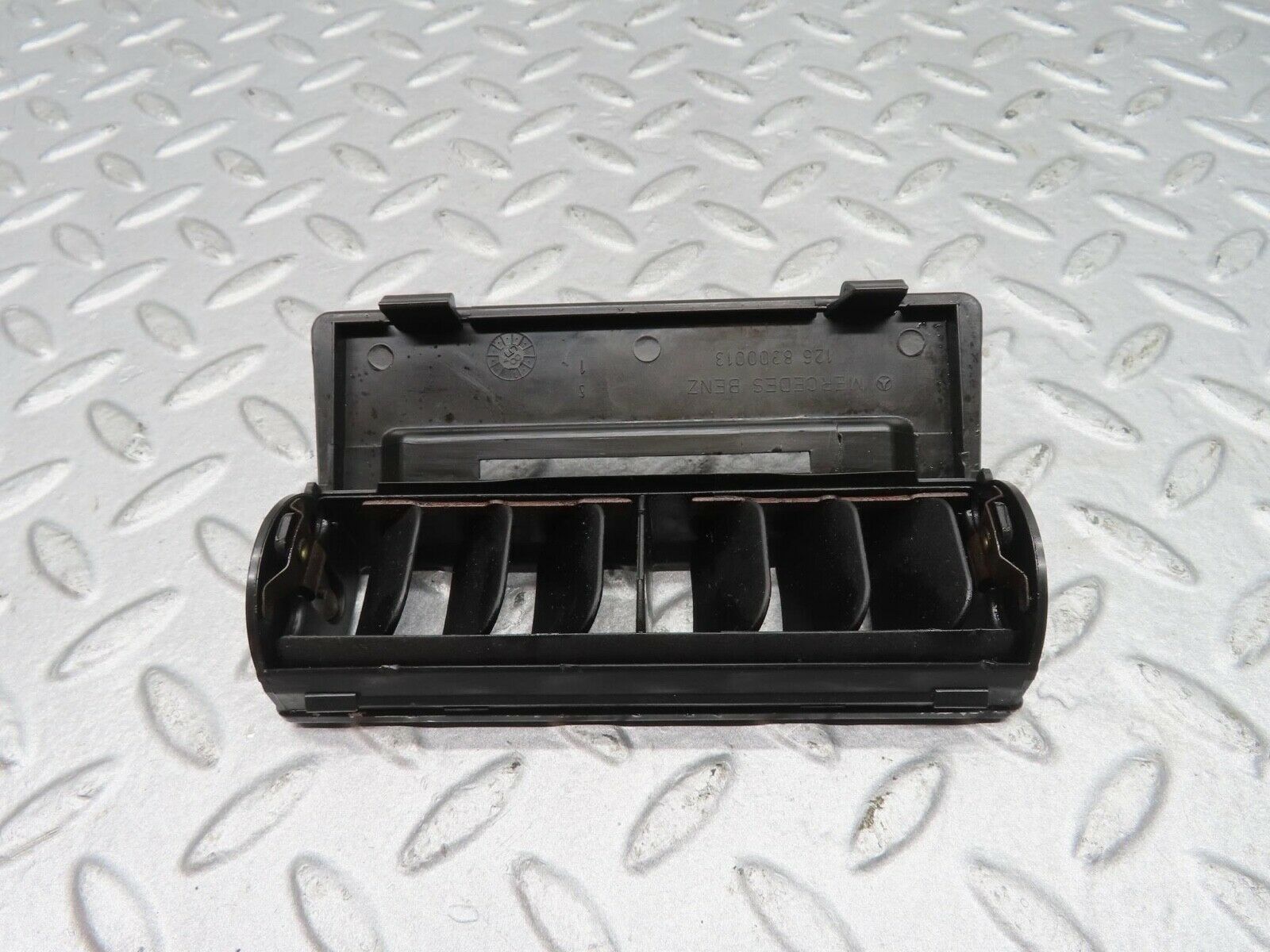 16160 Mercedes-Benz W126 Rear Centre Console Air Vent 1268300013