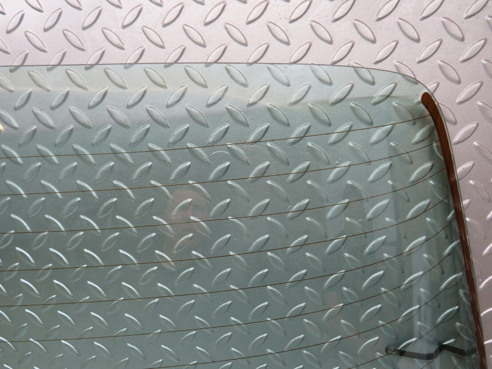 25385 Mercedes-Benz W123 200 Rear Heated Windscreen Glass