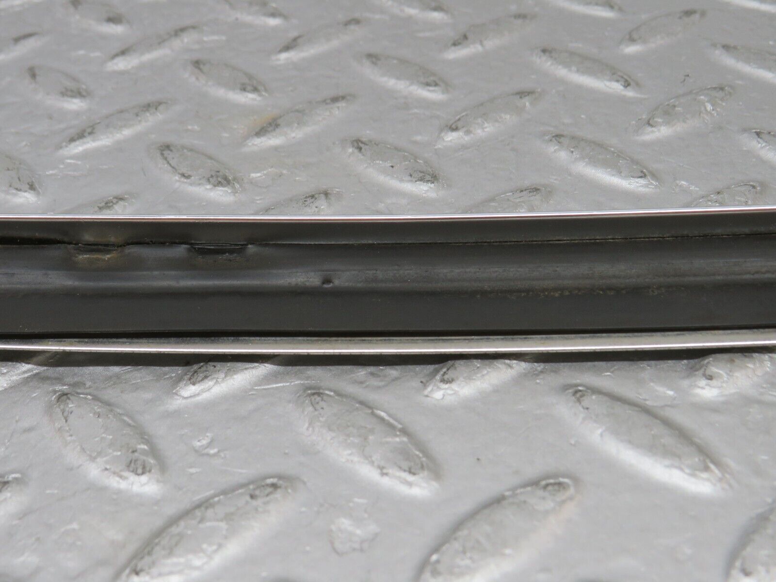 36311 Mercedes-Benz W126 420SE Front Windscreen Top Chrome Frame Trim