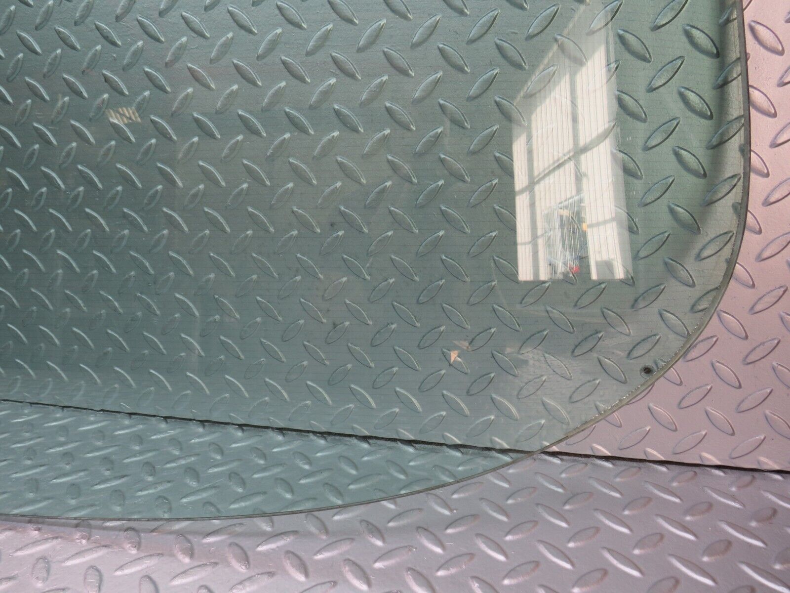 36010 Mercedes-Benz W126 420SE Rear Heated Windscreen