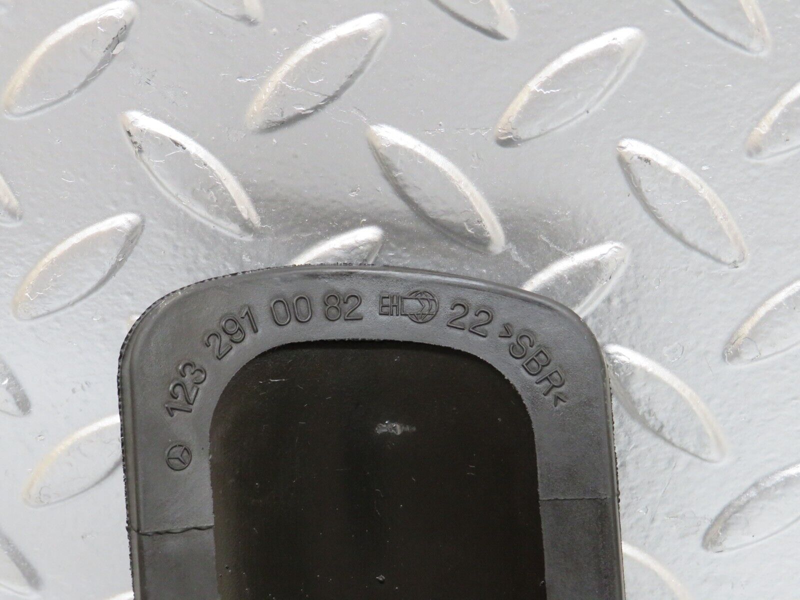 24740 Mercedes-Benz W140 S320 Brake Pedal 1232910082