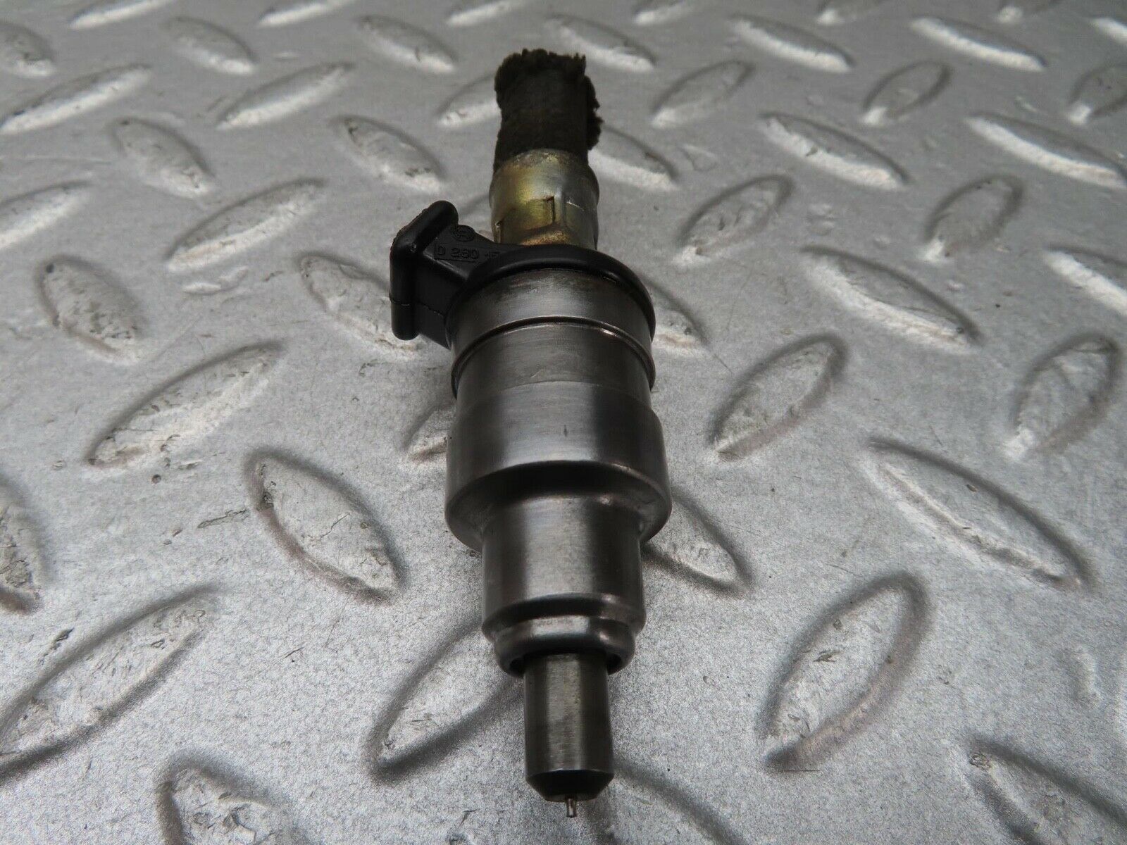 13339 Mercedes-Benz W116 350SE Fuel Injector Bosch 0280150001