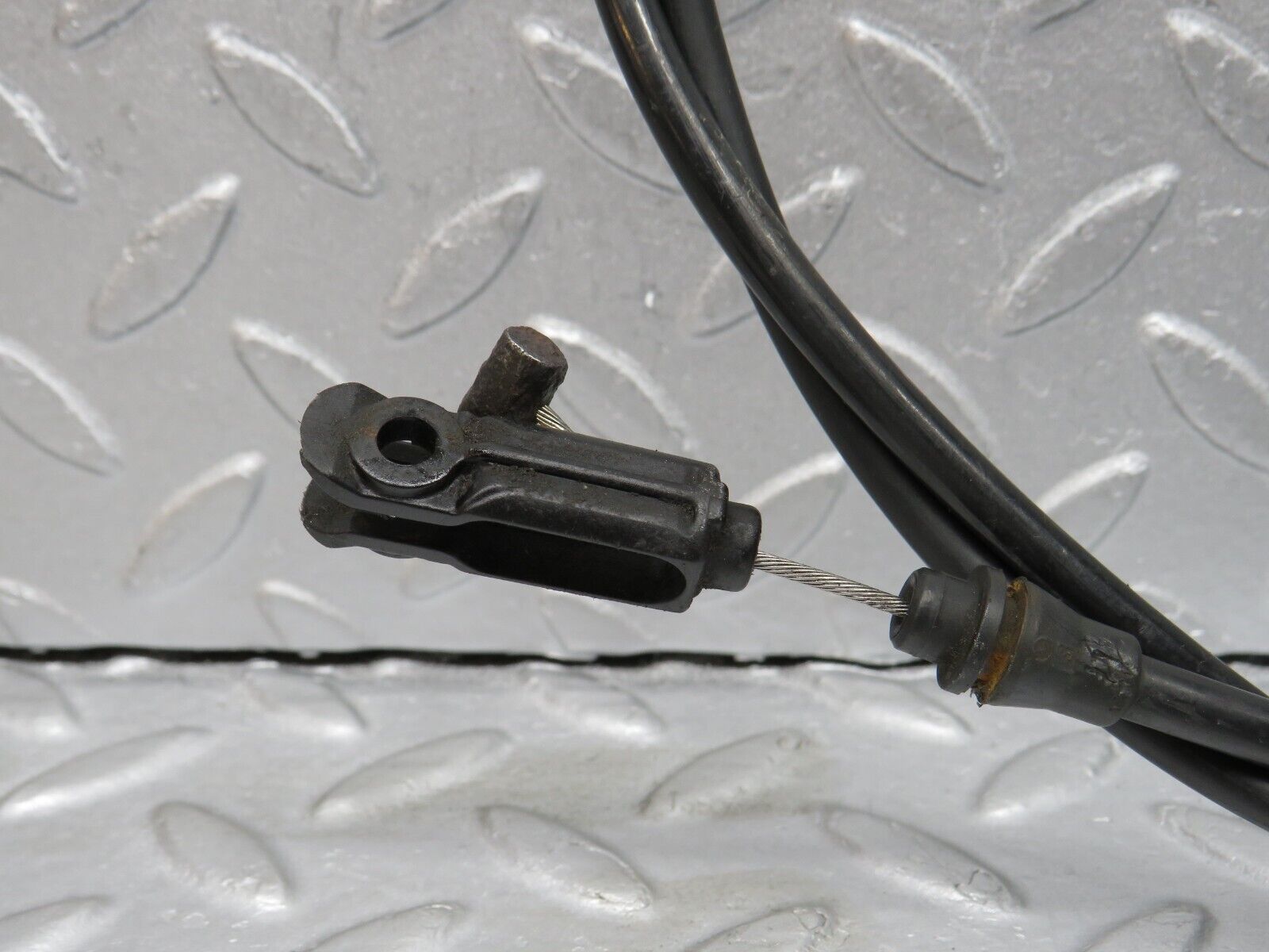 38029 Mercedes-Benz A124 320E Cabriolet Bonnet Release Cable