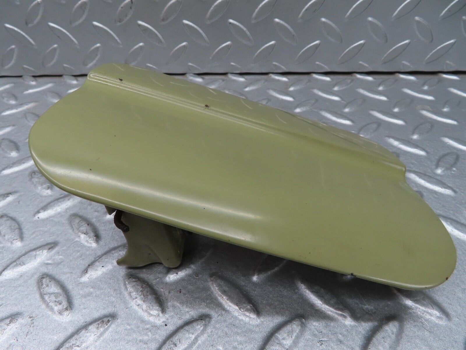 13527 Mercedes-Benz W123 200 Fuel Tank Flap Cap 1235840039