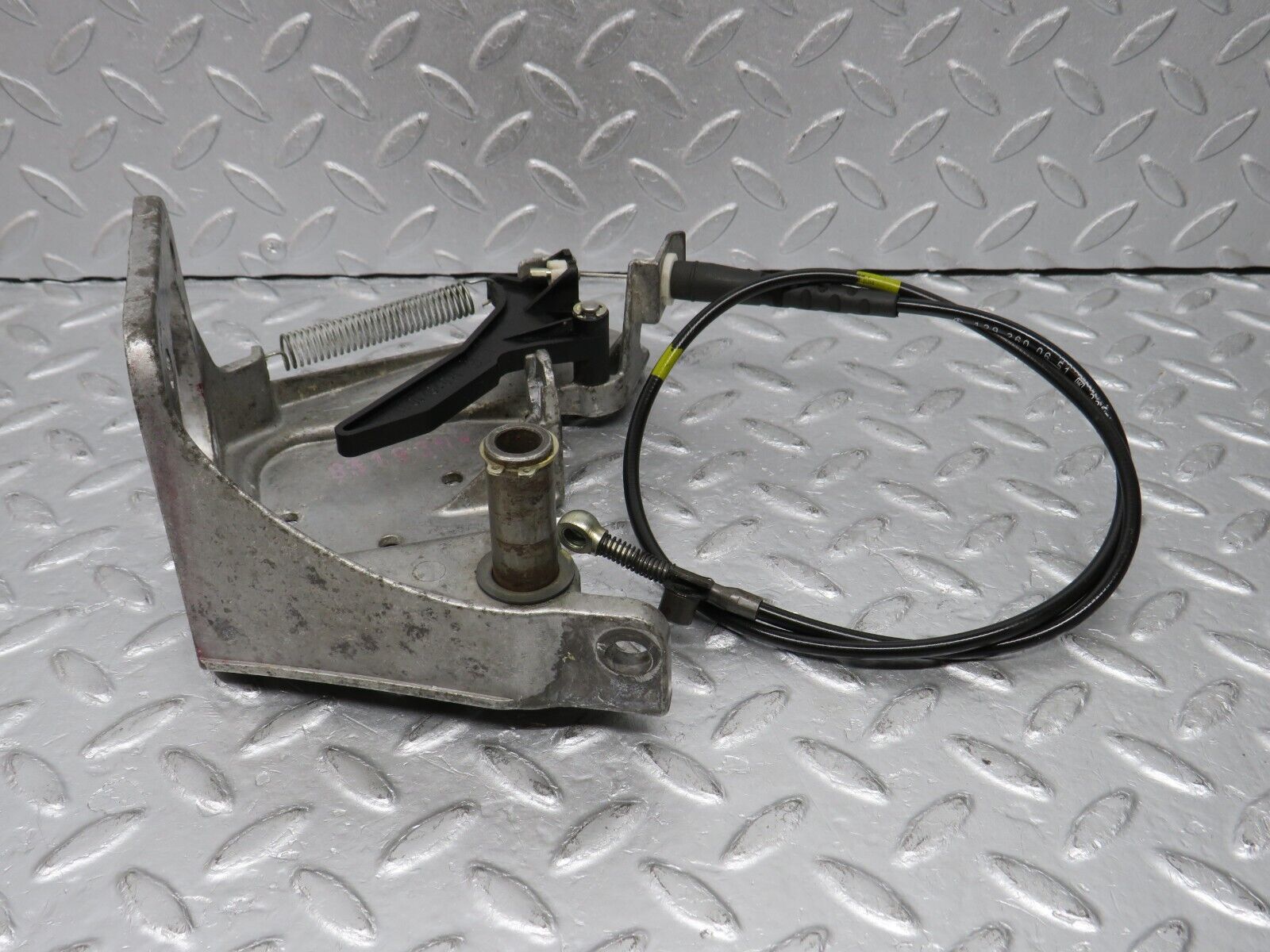 38434 Mercedes-Benz R129 280SL Coupe Brake Pedal Bracket 1402921031 1242901019 1292600651