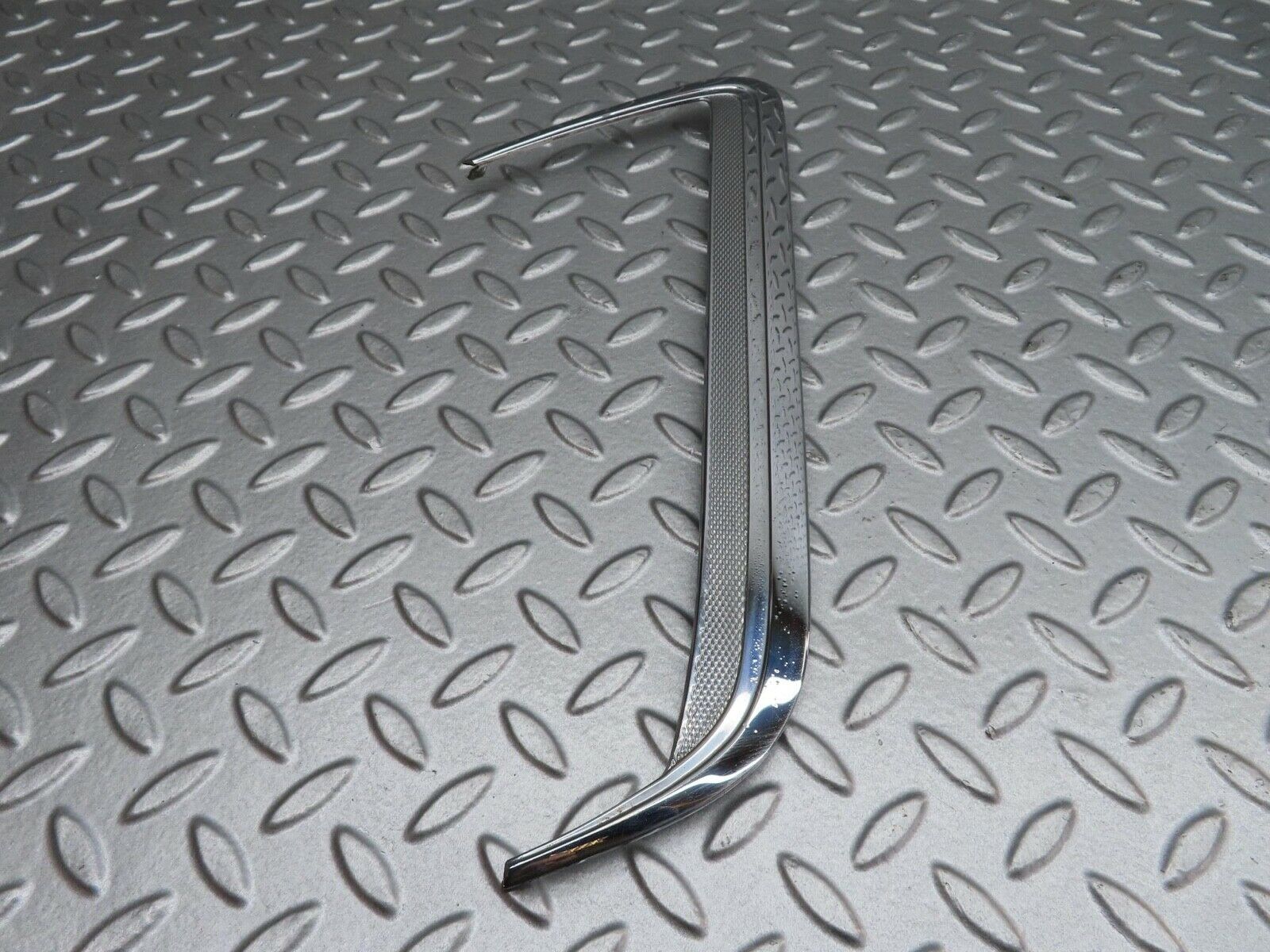 13069 Mercedes-Benz W111 220S C Pillar Chrome Trim Right Side 1116900489