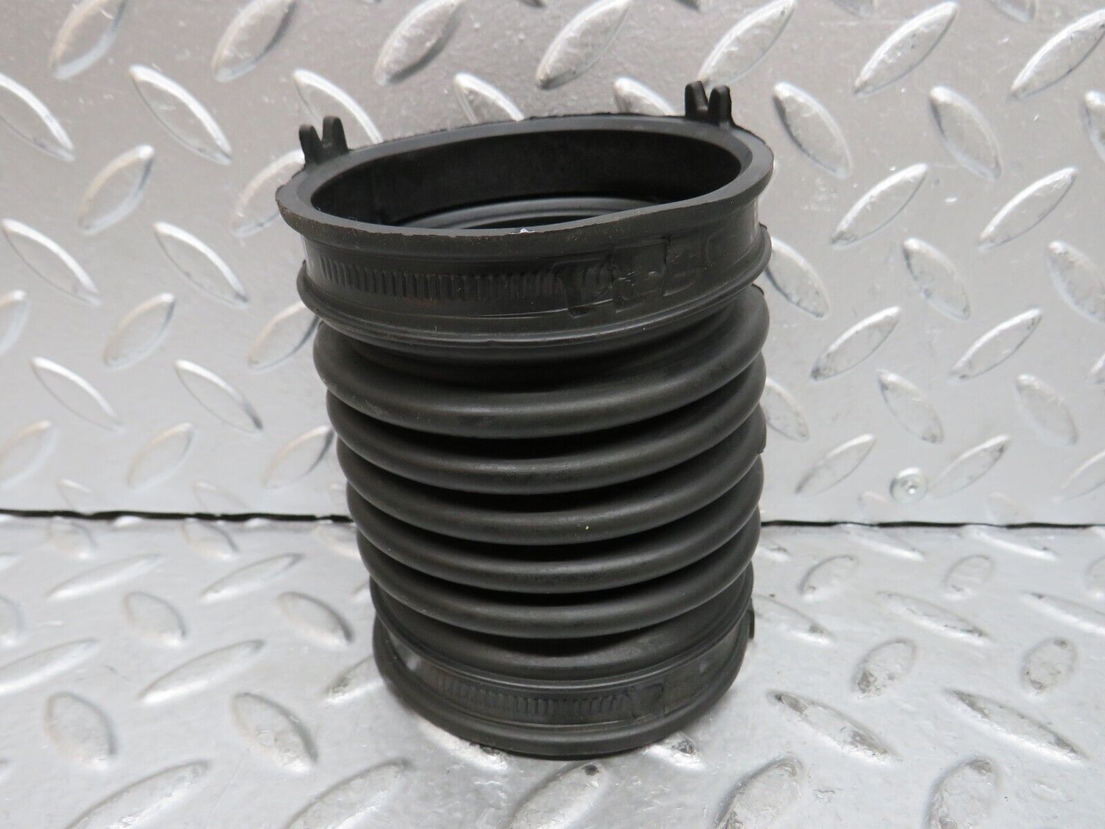 29113 Mercedes-Benz C124 320CE Coupe Air Intake Hose 1040940191