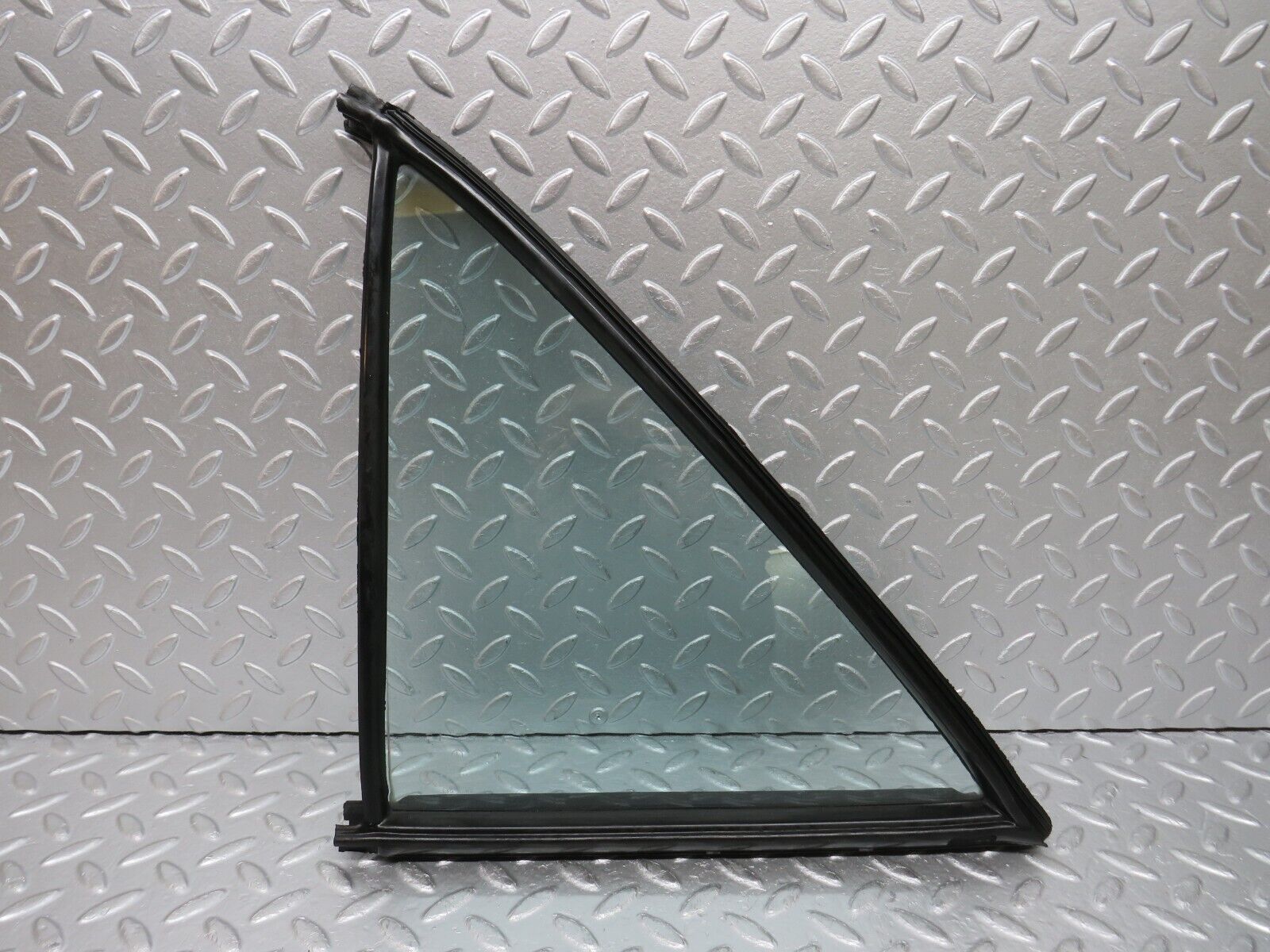 33141 Mercedes-Benz W126 Rear Left Quarter Window Glass 1267350124