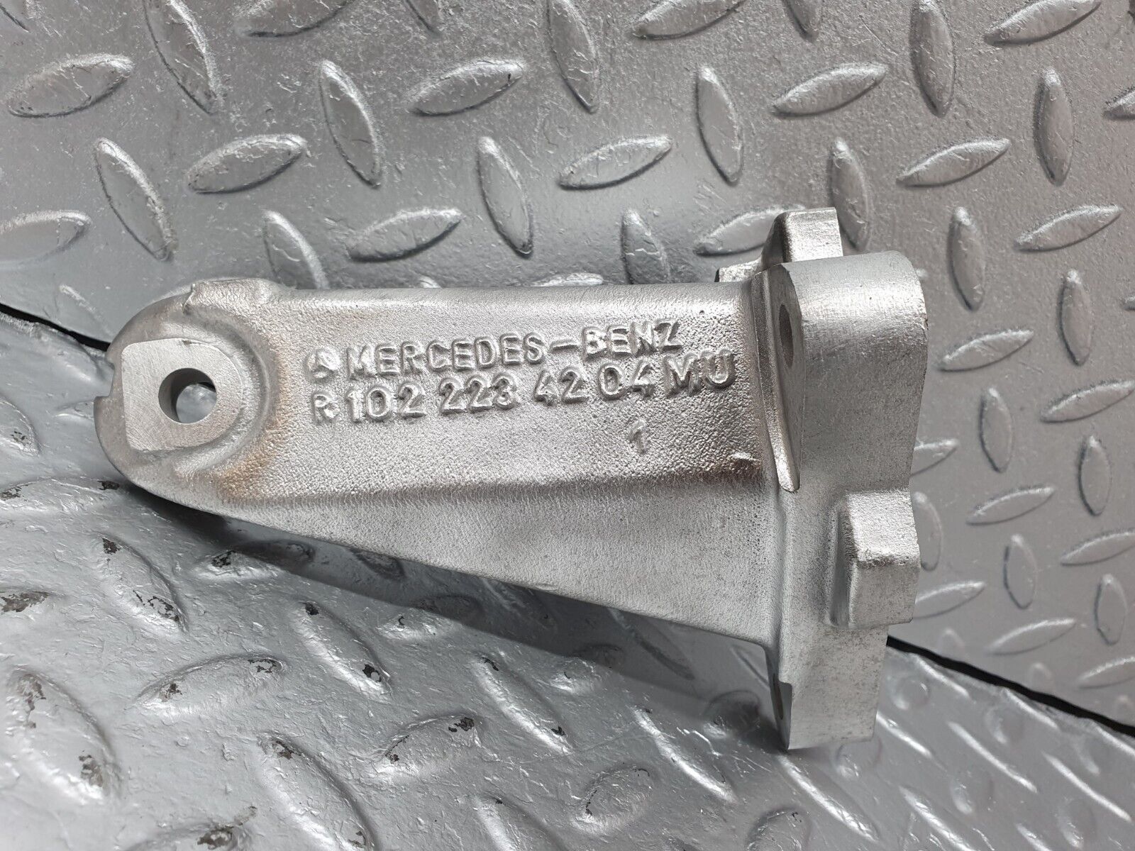 41448 Mercedes-Benz W124 200E Engine Mount Bracket Right Side 1022234204