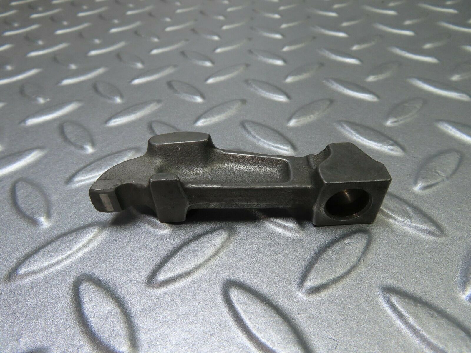 9130 Mercedes-Benz W108 Valve Rocker Arm With Retaining Spring