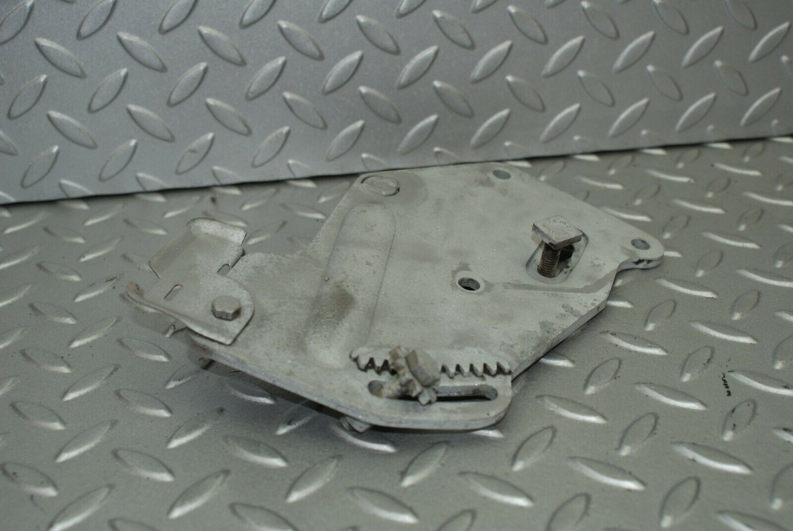 2564 Mercedes-Benz W116 350SE Power Steering Pump Bracket