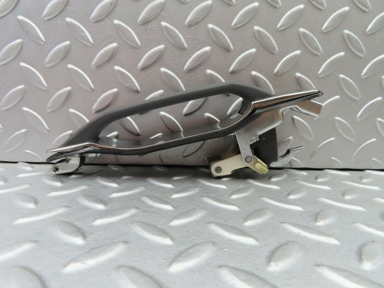 6077 Mercedes-Benz W126 380SE Exterior Door Handle Rear Right 1267600059