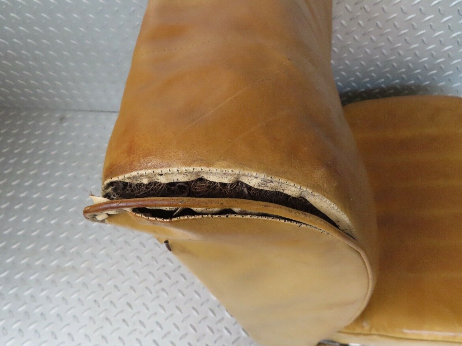 18761 Mercedes-Benz W120 W121 Ponton Front Right Seat Beige