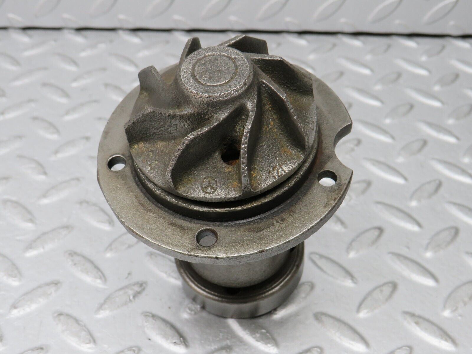 35903 Mercedes-Benz 240D OM616.912 Water Pump 115201
