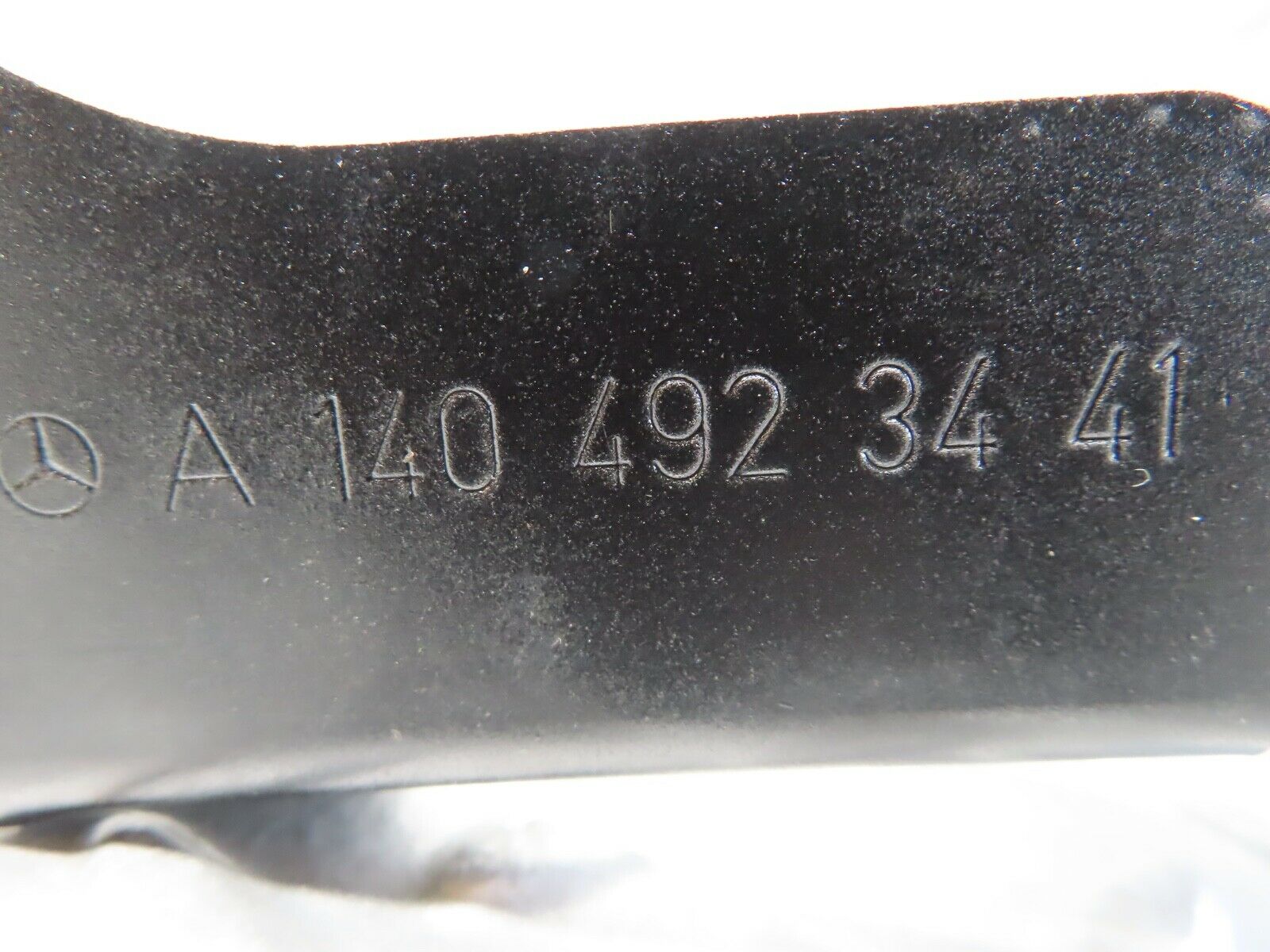 19457 Mercedes-Benz C140 CL420 Coupe Exhaust Bracket Pair 1404923341