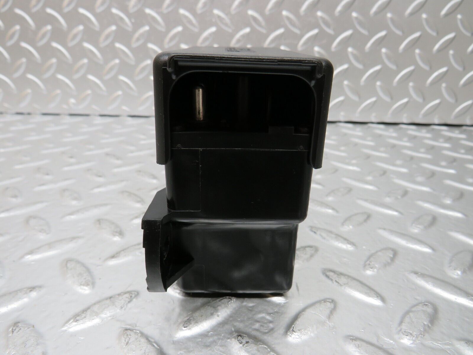 25247 Mercedes-Benz W201 190D Heater Plug Timer Relay Cover 0005454145