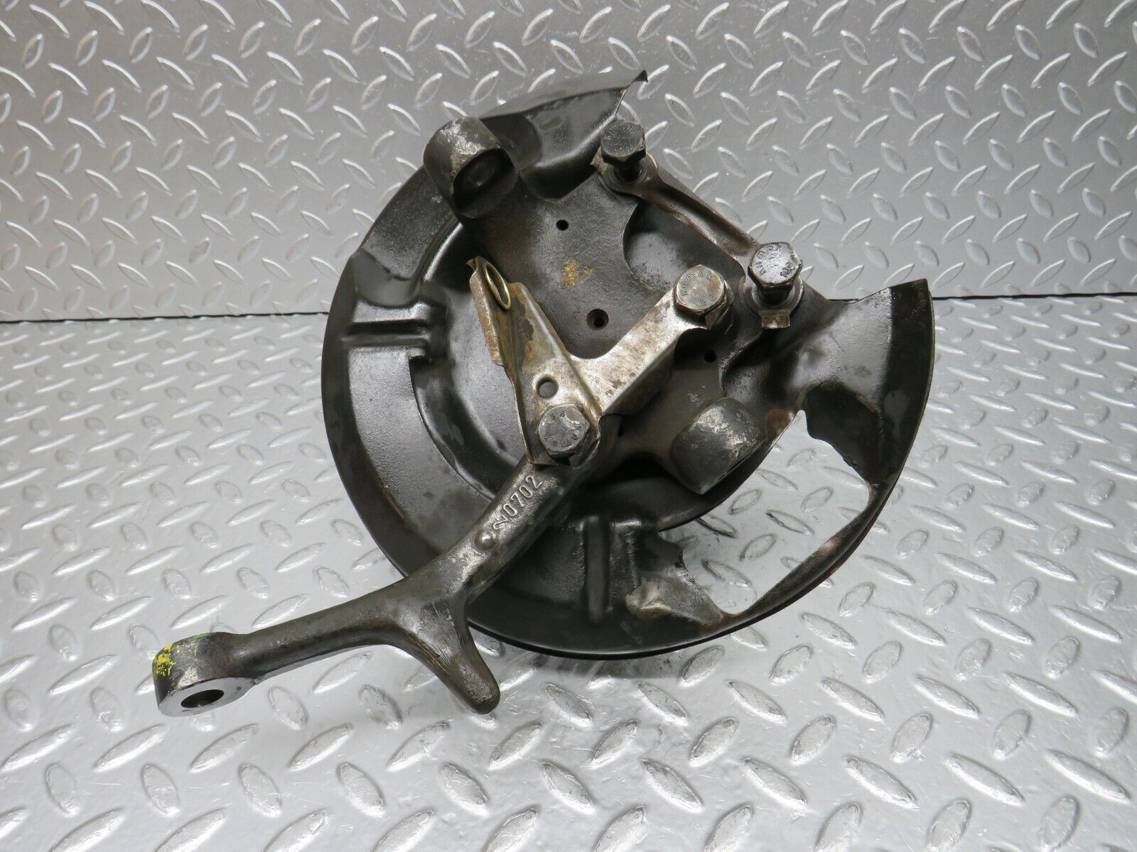 0849 Mercedes-Benz C107 350SLC Coupe Wheel Hub Front Left