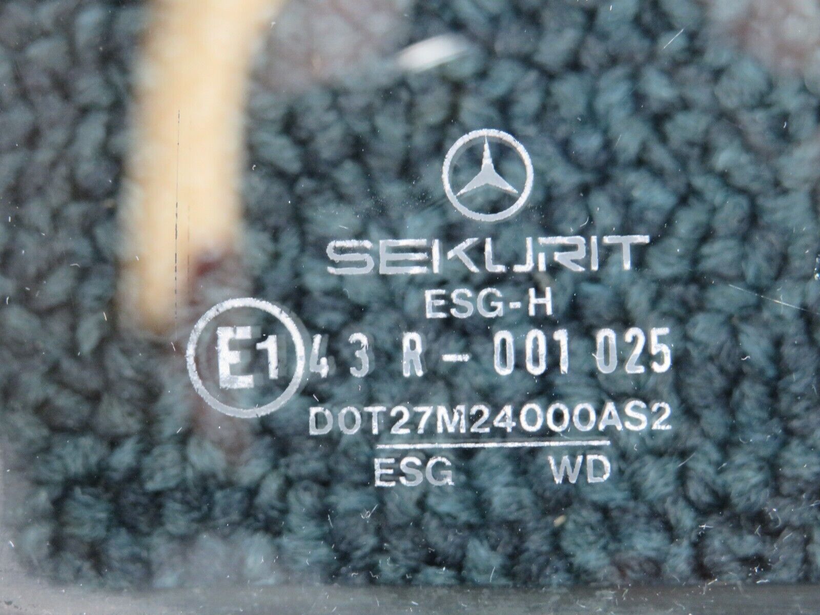 33141 Mercedes-Benz W126 Rear Left Quarter Window Glass 1267350124