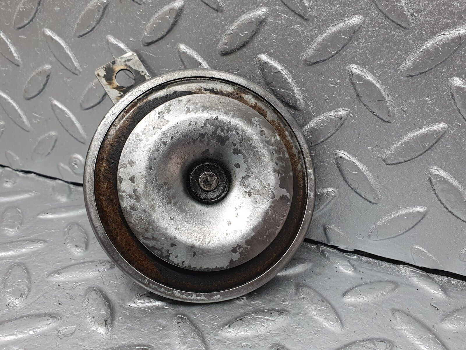 41544 Mercedes-Benz W124 200E Horn Hella 002952