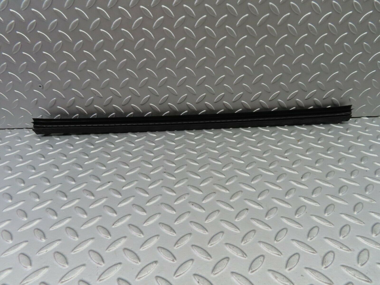 6094 Mercedes-Benz W126 380SE Inner Window Weatherstrip Seal Front Right