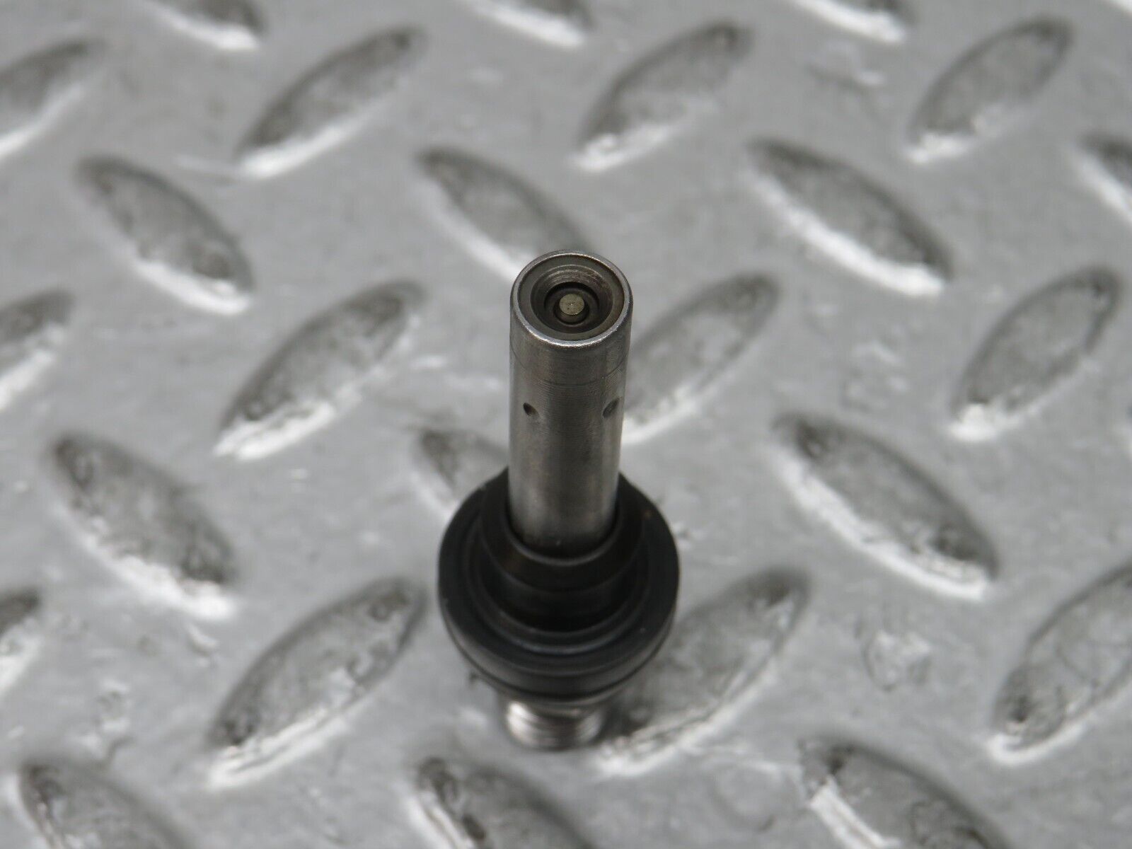 28661 Mercedes-Benz W123 230E Fuel Injector Bosch 0437502010