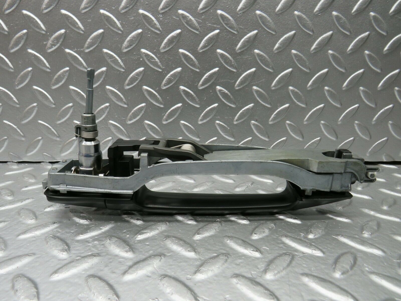 22475 Mercedes-Benz C124 E220 Coupe Left Exterior Door Handle No Key