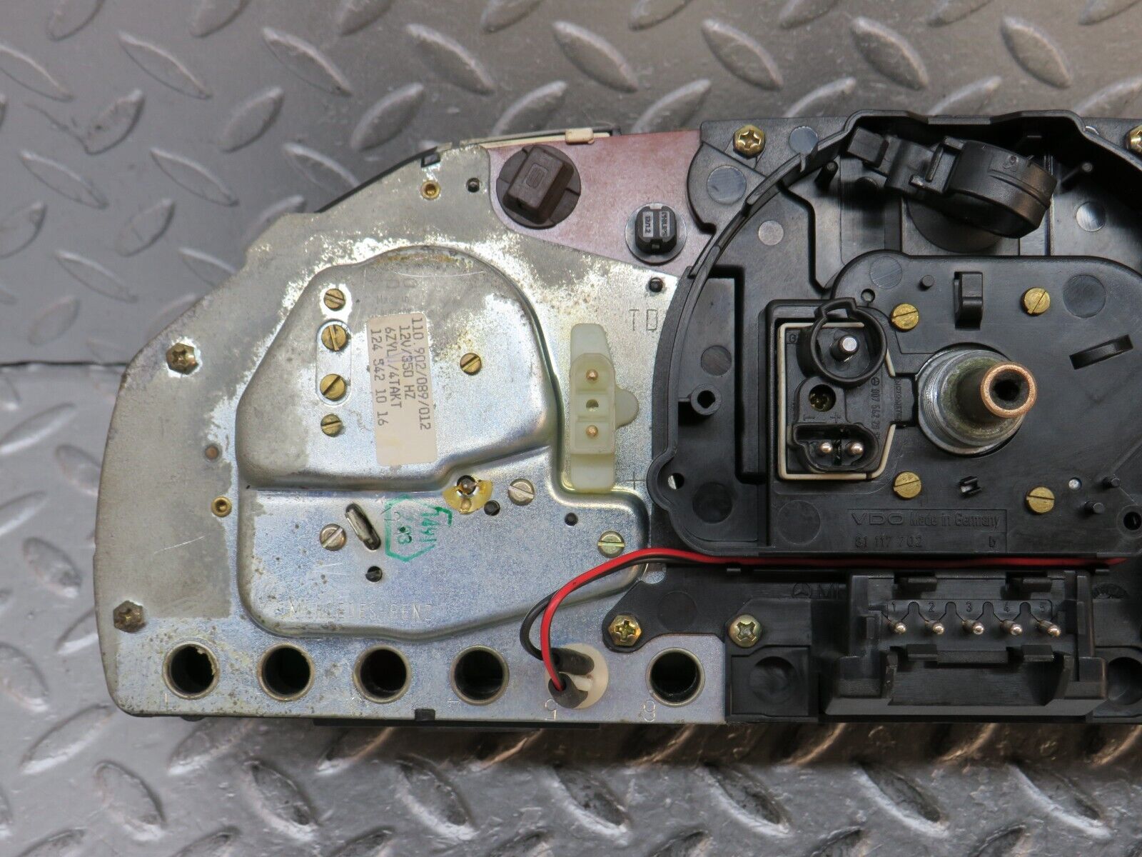 37980 Mercedes-Benz A124 320E Cabriolet Instrument Cluster VDO 1244406447 1245421965