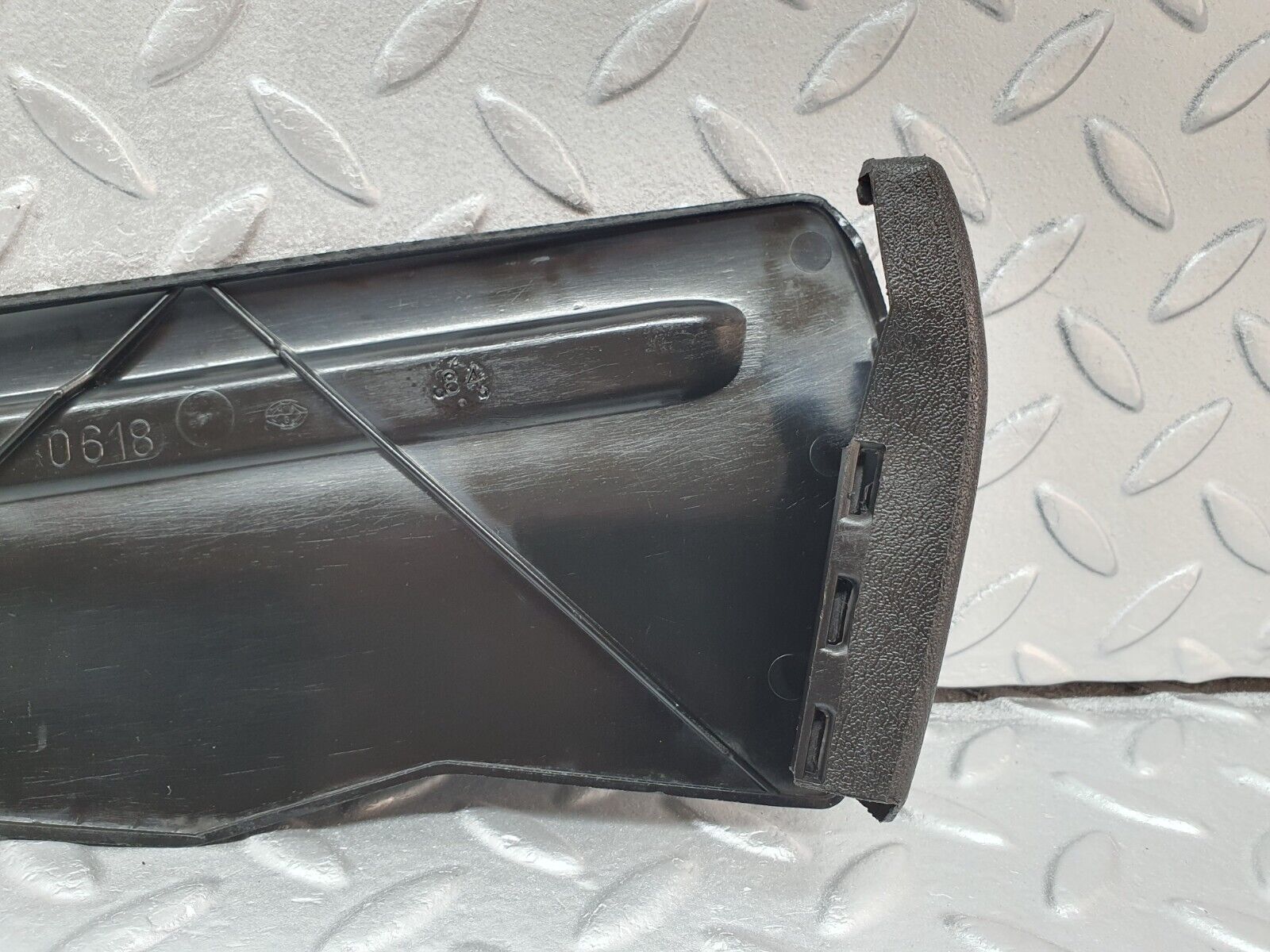 40788 Mercedes-Benz W123 300D Front Right Seat Cover Trim Black 1239100618