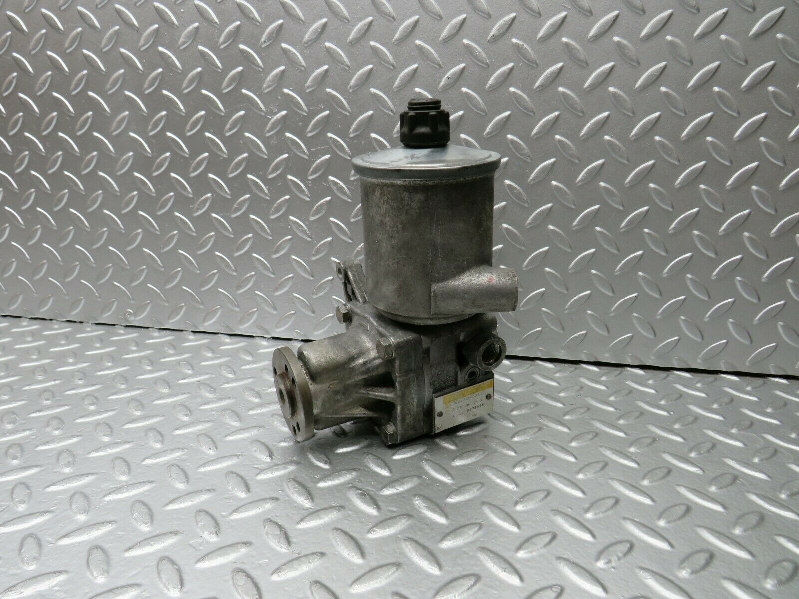 22434 Mercedes-Benz C124 E220 Coupe Power Steering Pump 2104662601 7681900503