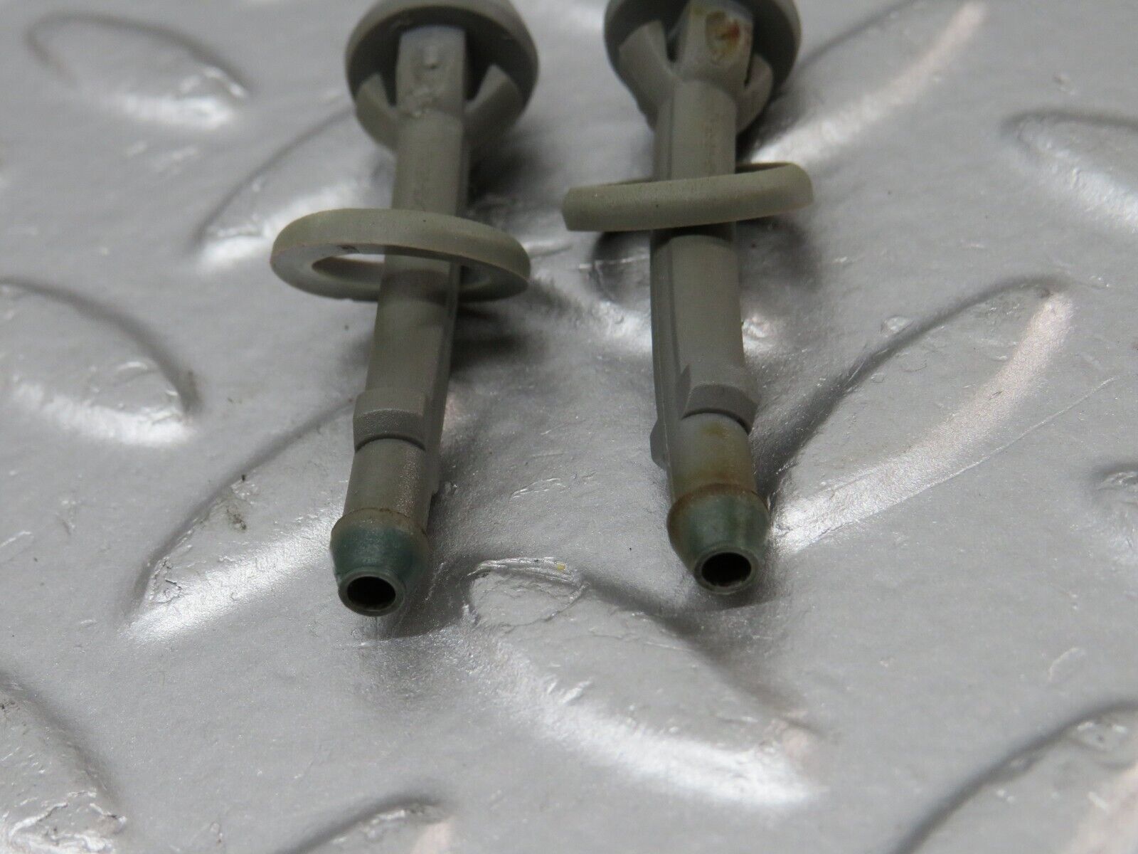 34335 Mercedes-Benz C126 380SEC Coupe Headlight Washer Nozzle