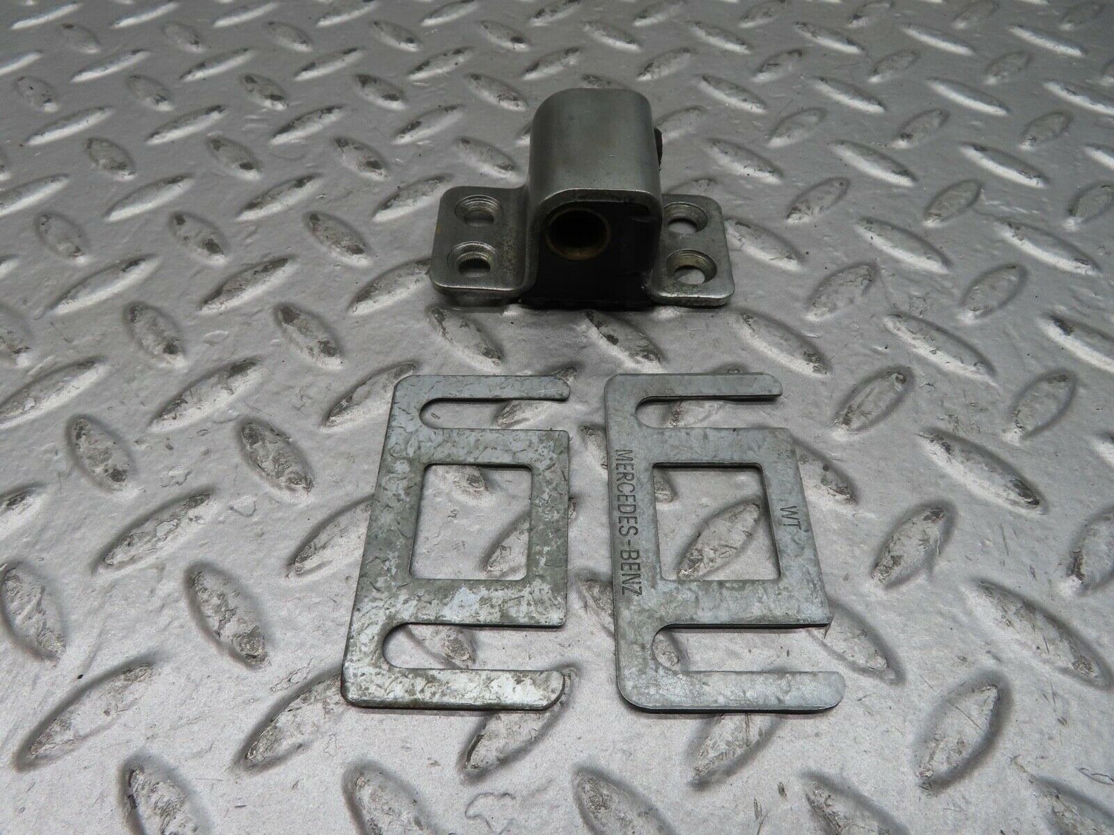 7036 Mercedes-Benz W123 230E Door Lock Latch Right Side