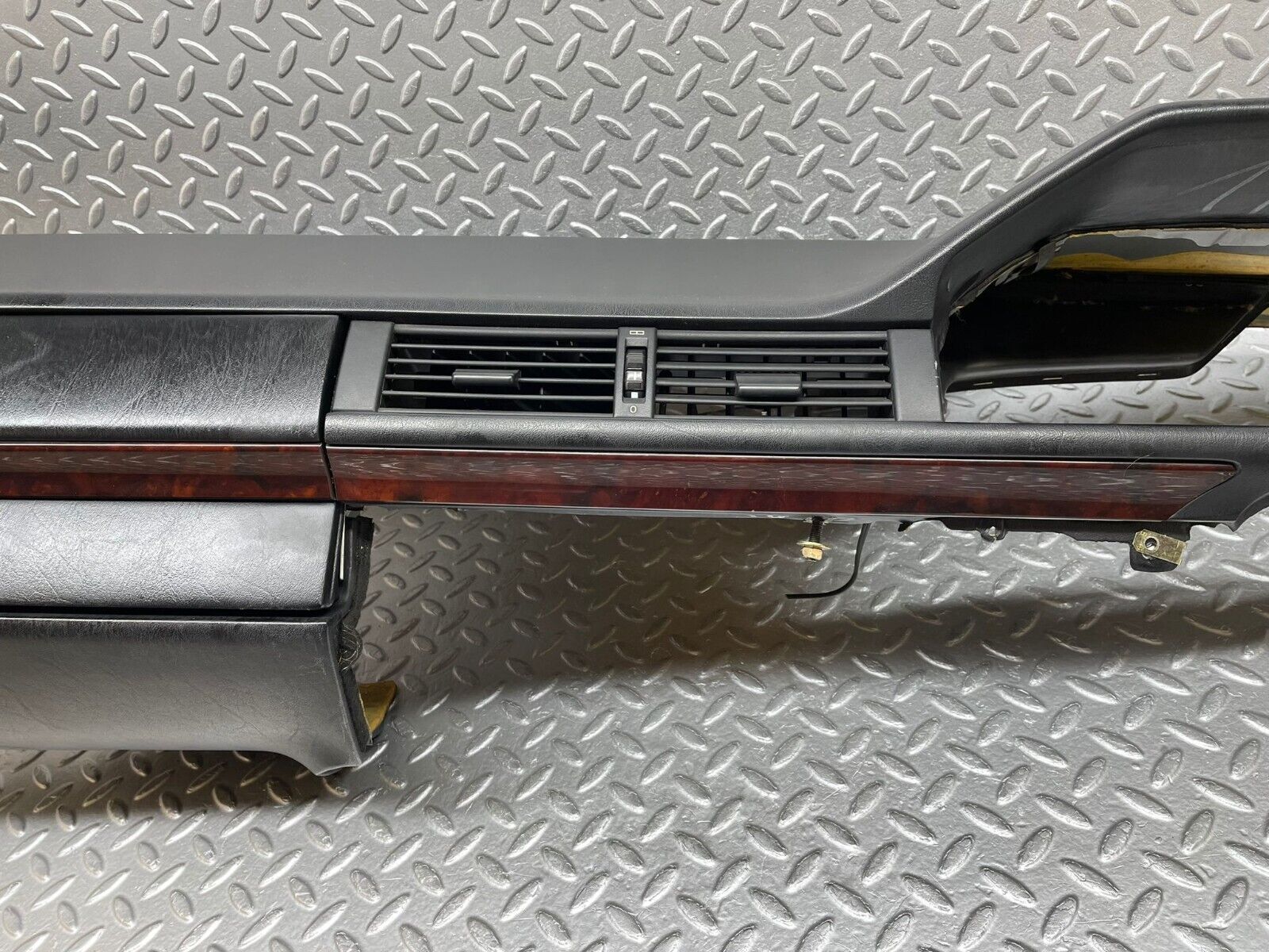 37966 Mercedes-Benz A124 320E Cabriolet Dashboard Black