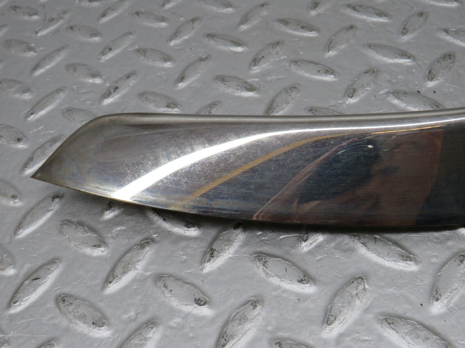 36289 Mercedes-Benz W126 420SE Front Right Chrome Wheel Arch Trim