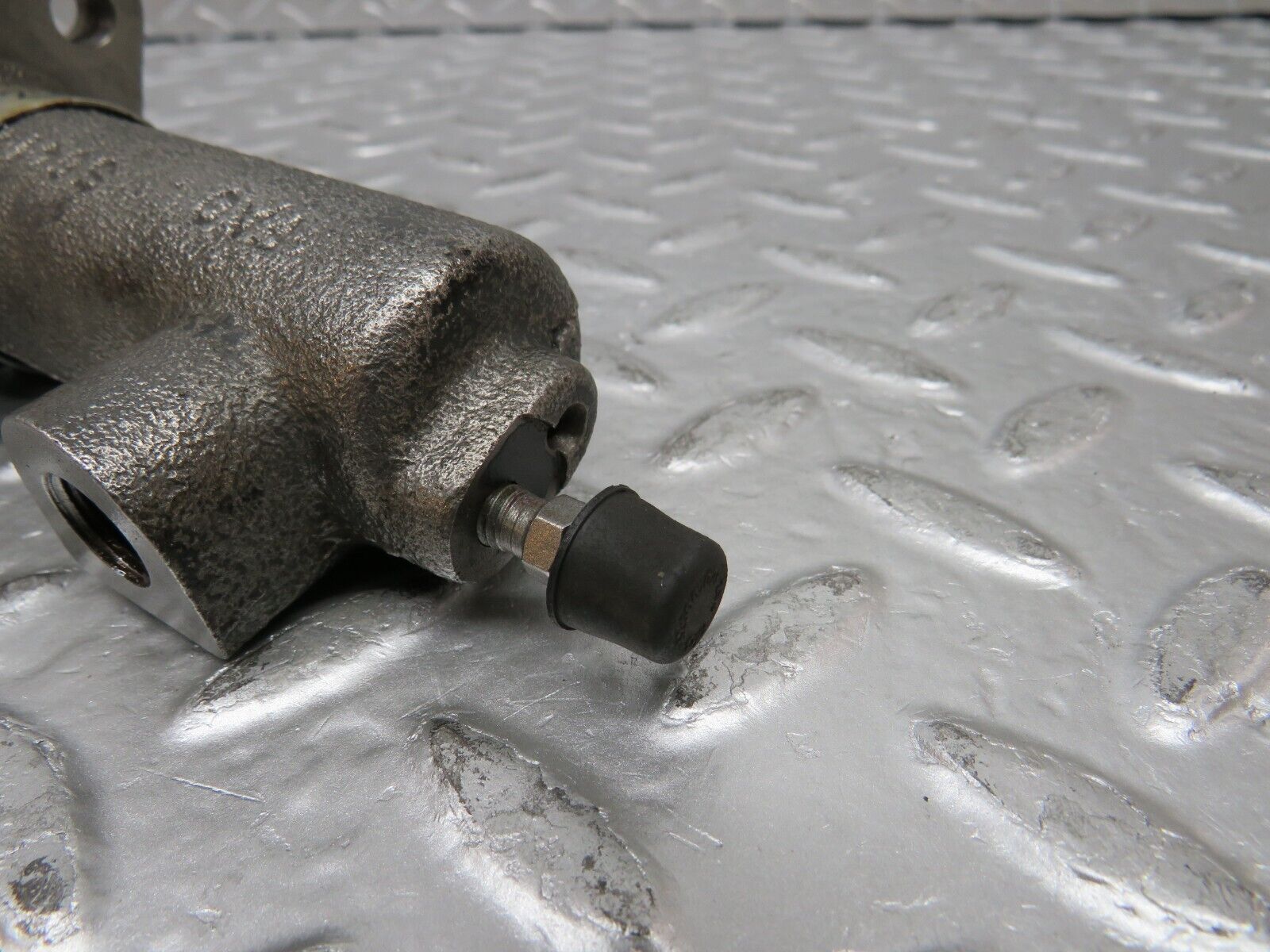 30615 Mercedes-Benz W201 190E 2.0L Clutch Slave Cylinder Fag 2012900011