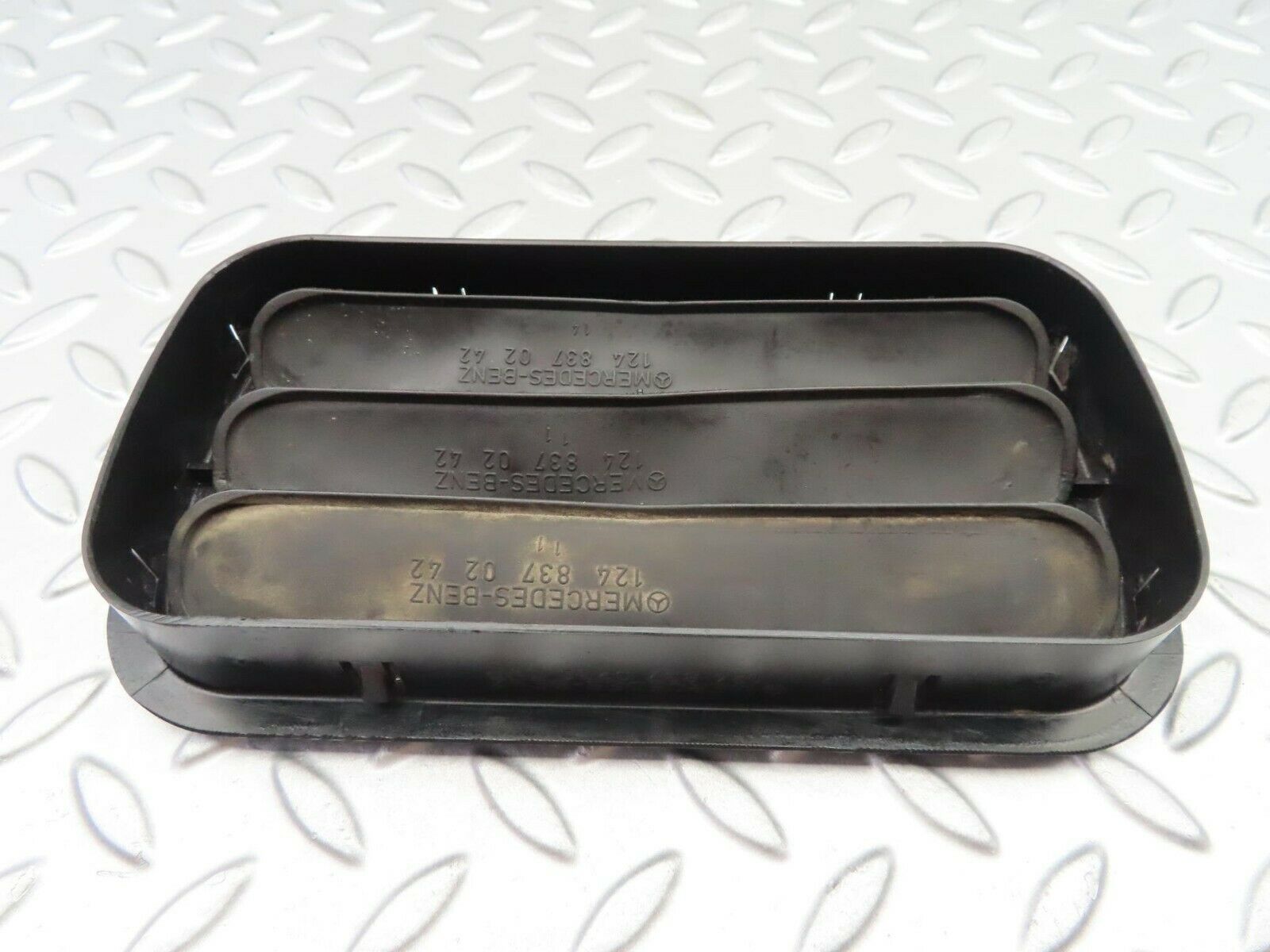 6744 Mercedes-Benz S124 E220 Wagon Rear Air Intake Vent 1248370230