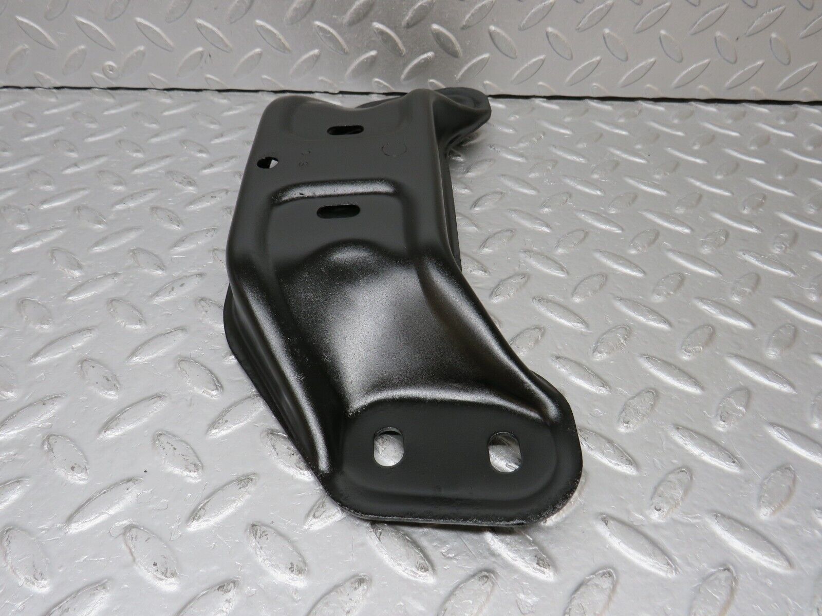 38924 Mercedes-Benz W201 190E 2.6L Gearbox Mount Bracket