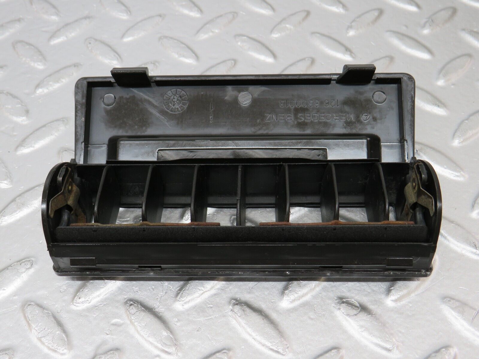 34339 Mercedes-Benz C126 380SEC Coupe Centre Console Air Vent 1268300013