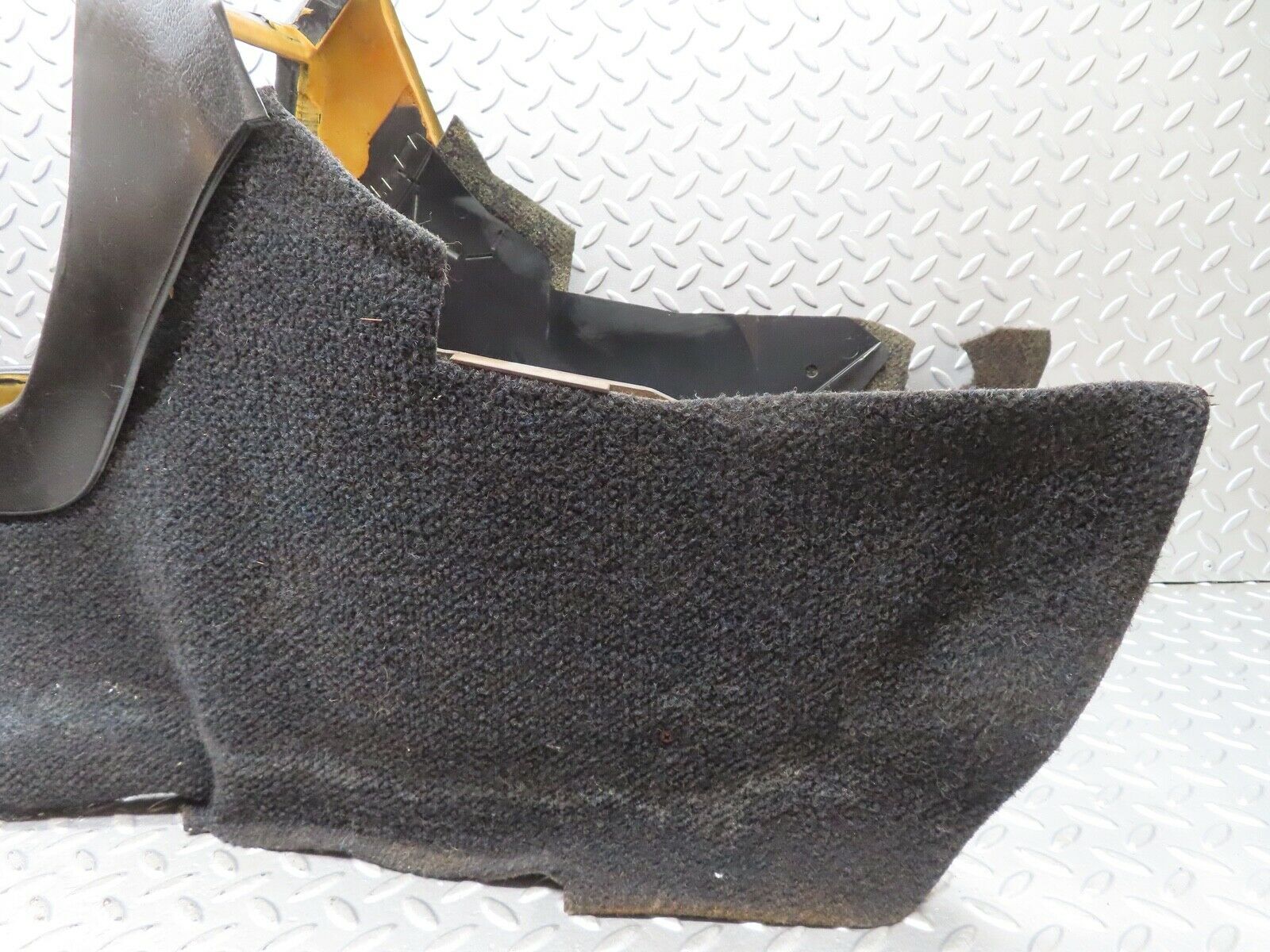 19027 Mercedes-Benz W123 300D Centre Console Black