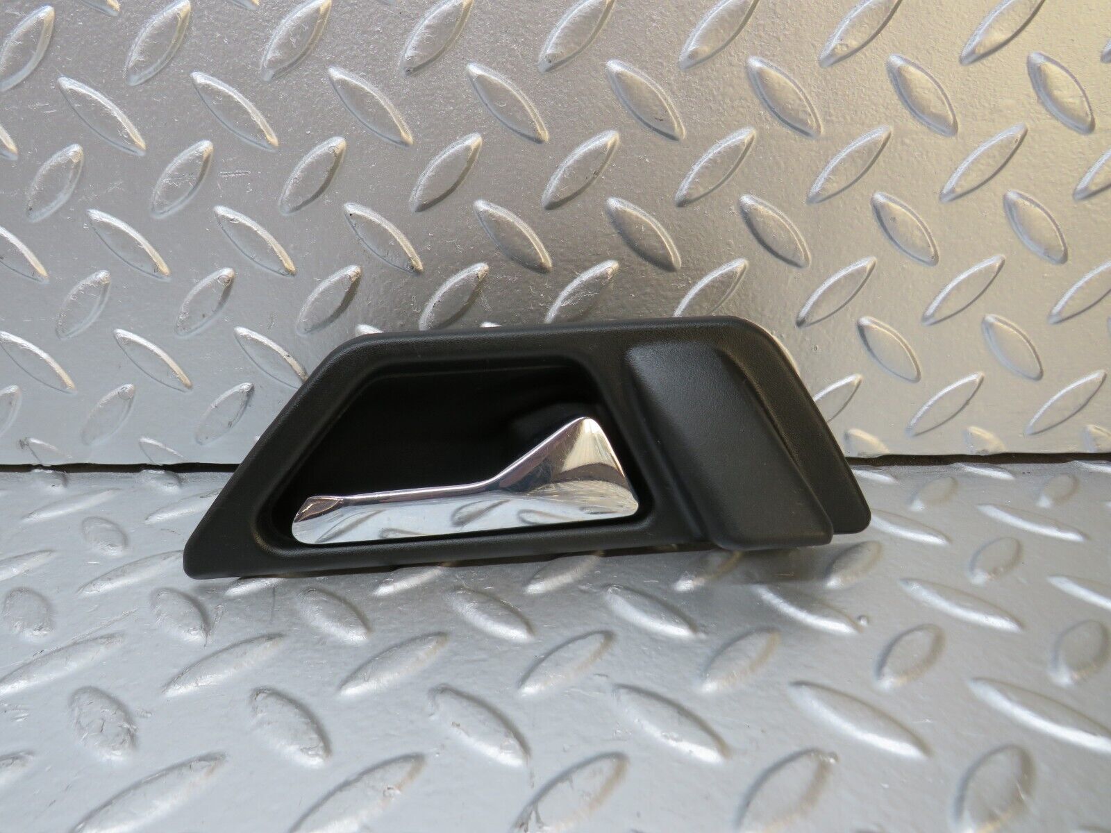 30266 Mercedes-Benz W124 230E Interior Door Handle Front Right 1247600261