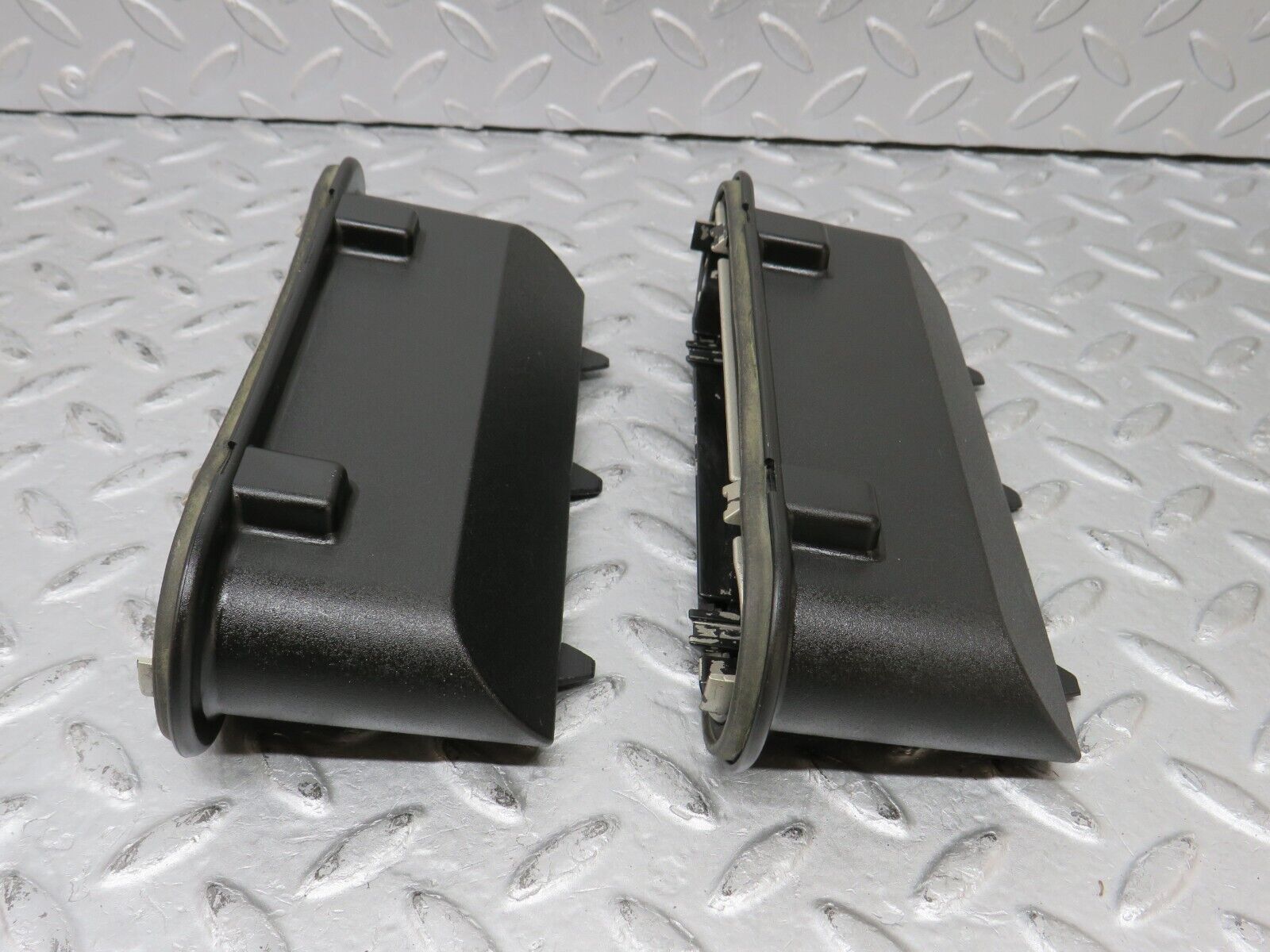 36465 Mercedes-Benz W201 190E 2.0L Trunk Breather Ventilation Valve 2x 2018300242