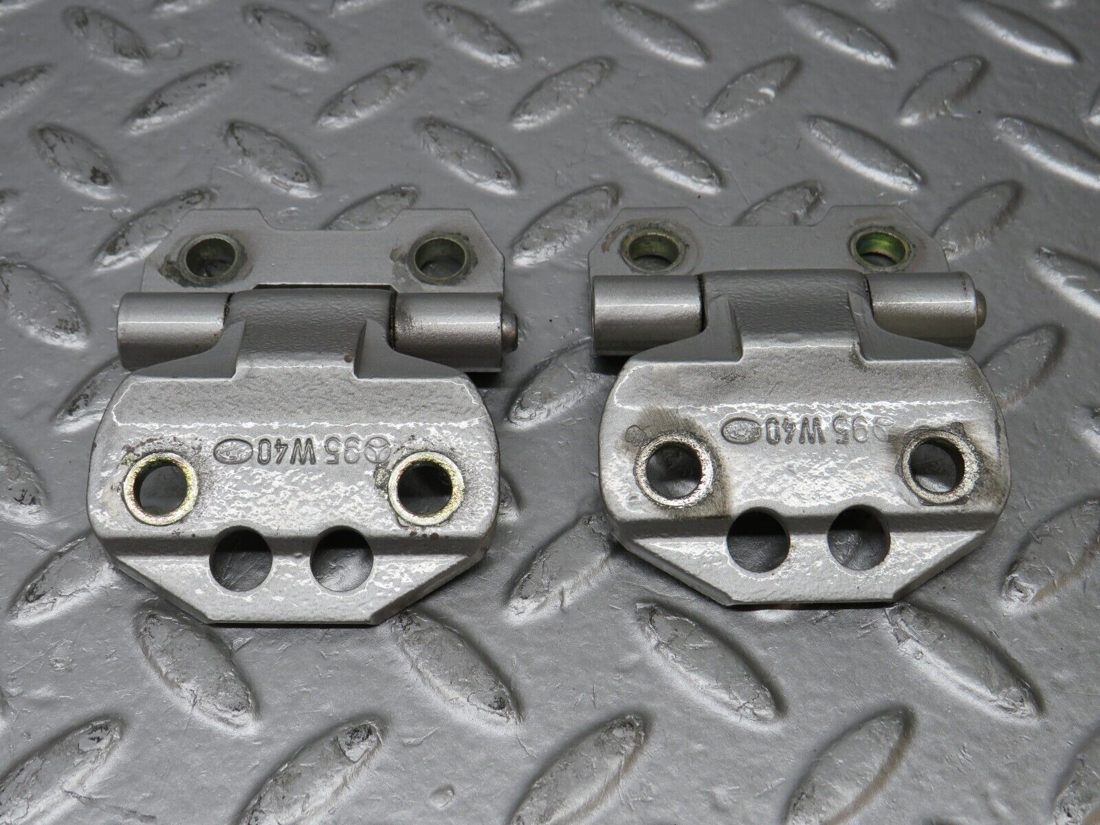 39508 Mercedes-Benz R129 320SL Coupe Door Hinge Right Side